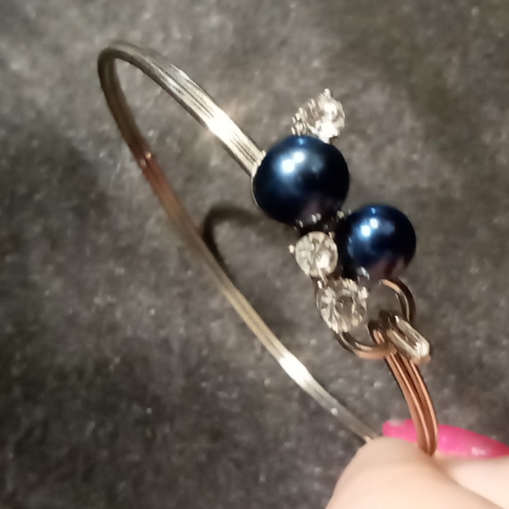 Blue faux pearl stainless wire hook & loop bracelet.